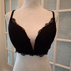 Victoria Secret Pink label bra, size large. Worn only once. Color black.